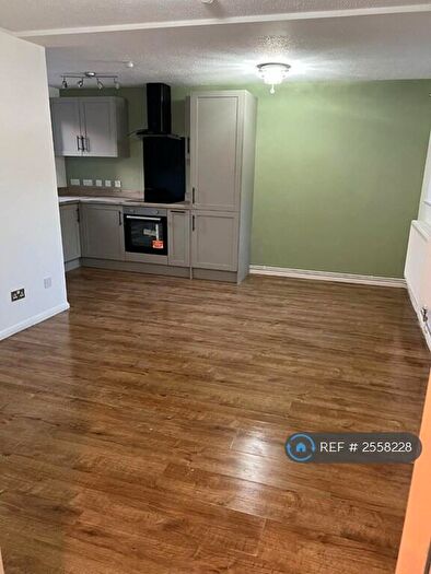 3 Bedroom Flat To Rent In Howard Close, Daventry, NN11