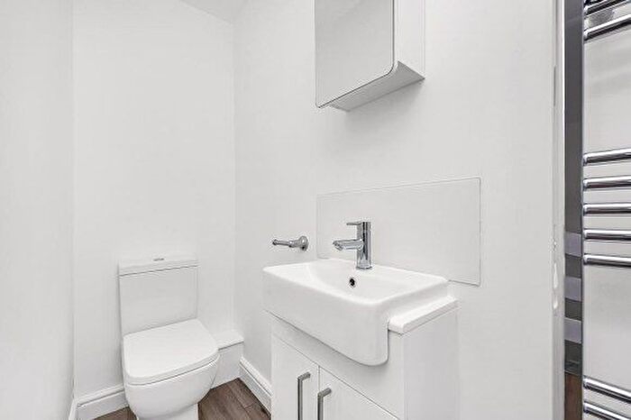 6 Bedroom Terraced House To Rent In Howard Road, Surbiton, Greater London, KT5