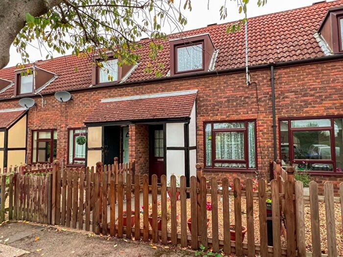 1 Bedroom Terraced House For Sale In Glebelands, West Molesey, KT8