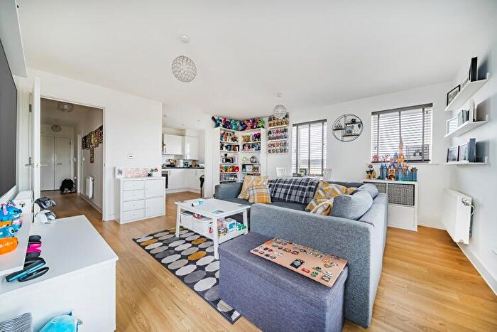 2 Bedroom Flat For Sale In Iceni Square, Harlow, Essex, CM18