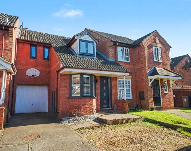 3 Bedroom Terraced House For Sale In Gallery Close, Northampton, NN3