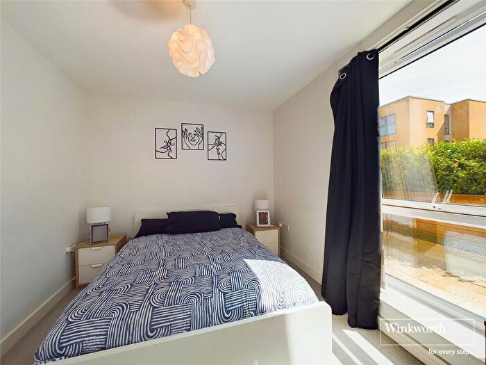 1 Bedroom Apartment For Sale In Drake Way, Reading, Berkshire, RG2