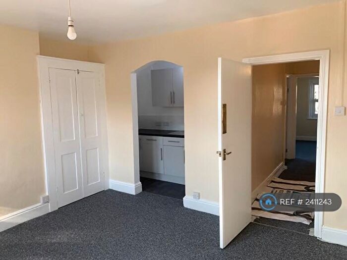 1 Bedroom Flat To Rent In Portswood Rd, Southampton, SO17