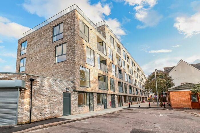 1 Bedroom Apartment To Rent In Cameron Road, IG3