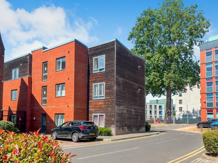 2 Bedroom Flat To Rent In Whitman Court, St. Georges Grove, SW17