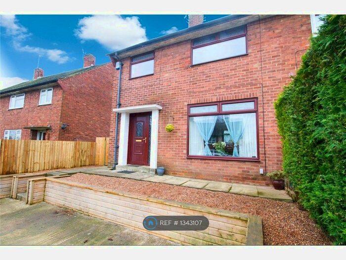 3 Bedroom Semi-Detached House To Rent In Newhall Crescent, Leeds, LS10