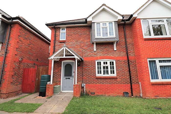 3 Bedroom Semi-detached House For Sale In Ship Lane, Farnborough, GU14