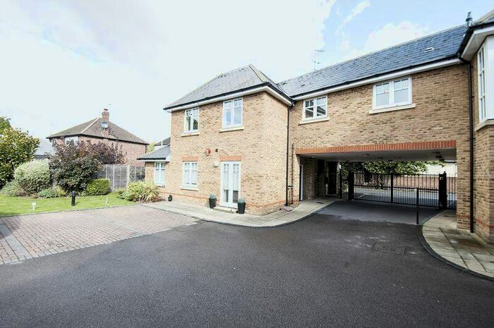 1 Bedroom Flat To Rent In Manor Road, Walton-On-Thames, KT12