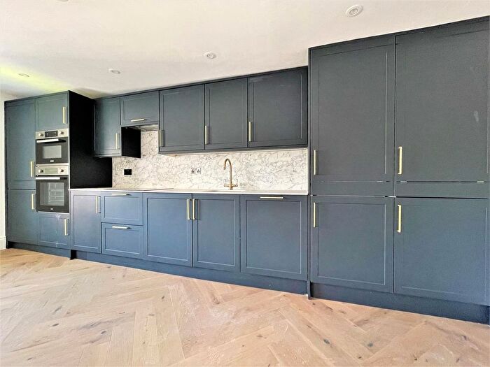 3 Bedroom Flat To Rent In Clarence Yard, North Street, BN1