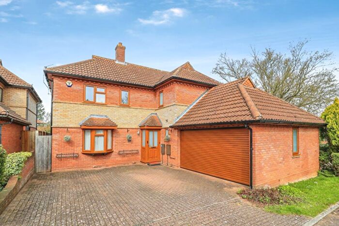 4 Bedroom Detached House For Sale In Oakley Gardens, Downhead Park, Milton Keynes, Buckinghamshire, MK15