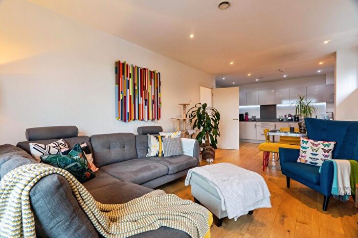 3 Bedroom Flat For Sale In Leyton Road, London, E15