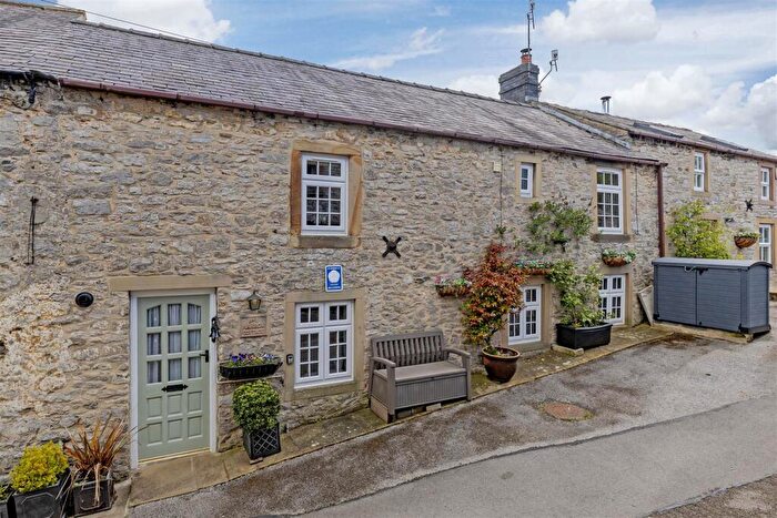 3 Bedroom Terraced House For Sale In Main Street, Great Longstone, Bakewell, DE45