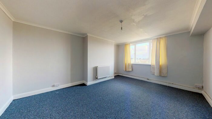 2 Bedroom Flat To Rent In Wendover Court, Western Avenue, London, W3