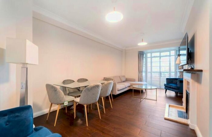 3 Bedroom Flat To Rent In Gloucester Place, Marylebone, London, NW1
