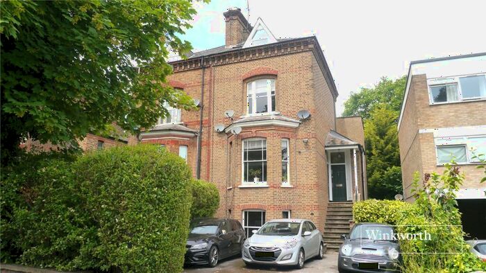 3 Bedroom Maisonette To Rent In Station Road, New Barnet, EN5