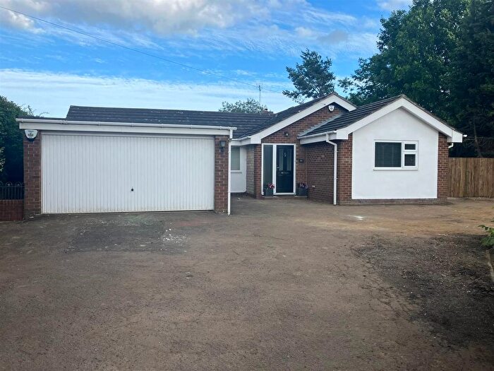 3 Bedroom Bungalow To Rent In Addington Road, Irthlingborough, Wellingborough, NN9