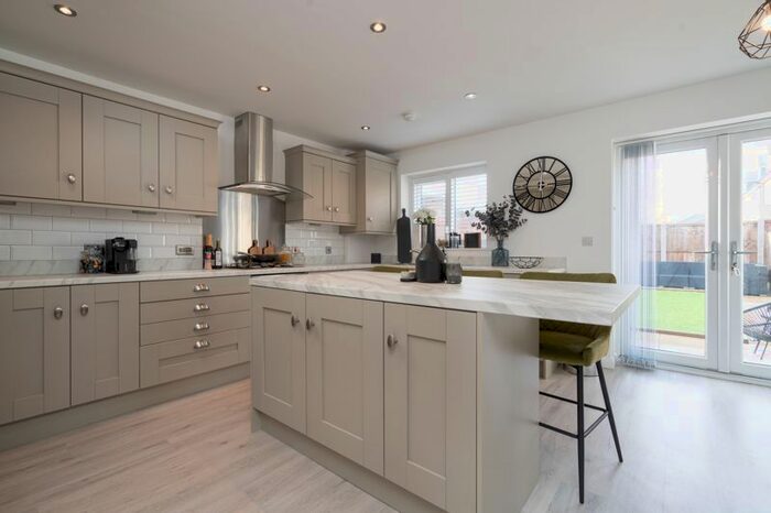 3 Bedroom Semi-Detached House To Rent In Perseverance Close, Westhoughton, Bolton, BL5