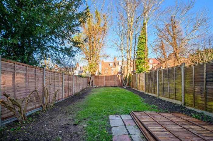 Flat To Rent In Dollis Road, Finchley, N3