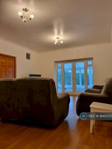 2 Bedroom Bungalow To Rent In Elsrick Avenue, Morden, SM4