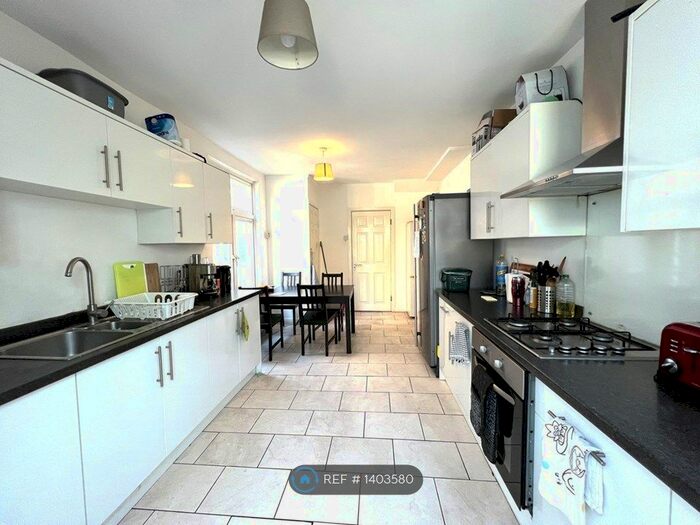 4 Bedroom Terraced House To Rent In Adelaide Terrace, Brentford, TW8