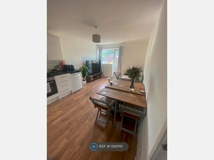 2 Bedroom Flat To Rent In Barney Close, London, SE7