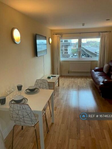 1 Bedroom Flat To Rent In Raphael House, Ilford, IG1
