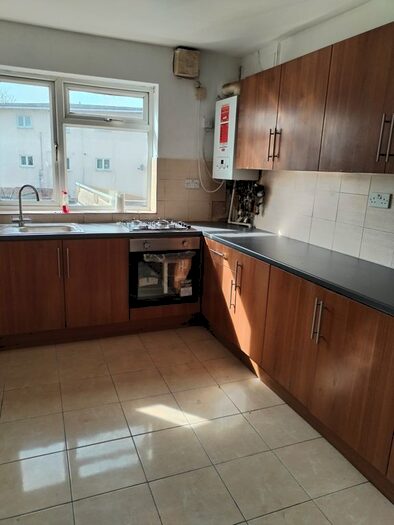 3 Bedroom Flat To Rent In Parklands Parade, Bath Road, Hounslow, TW5