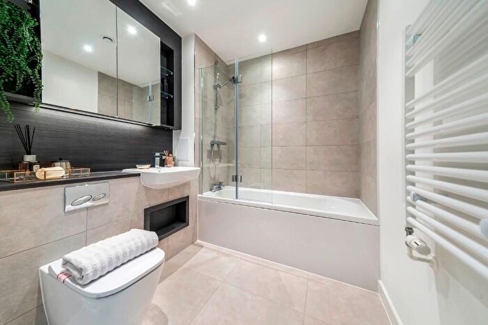 3 Bedroom Flat To Rent In Perryfield Way, Hendon Waterside, NW9