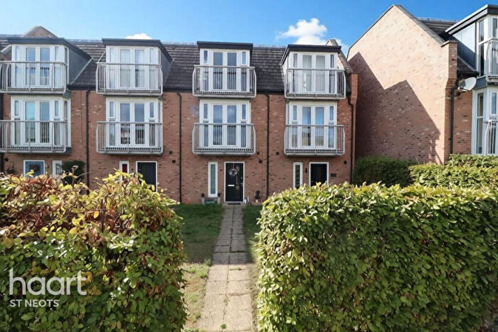 3 Bedroom Town House For Sale In Tortoiseshell Walk, Little Paxton, PE19