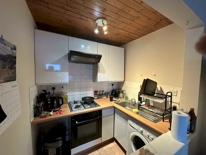 1 Bedroom Flat To Rent In Gloucester Road ()Flat HorfieldBristol, F2