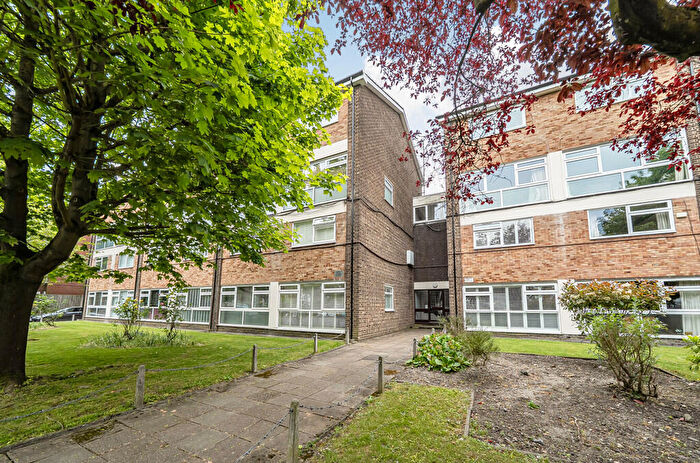 2 Bedroom Flat For Sale In Manor Road, Sidcup, DA15