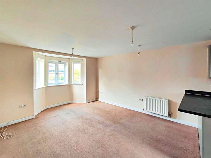 2 Bedroom Flat To Rent In Mallard Close, Speedwell, Bristol, BS5