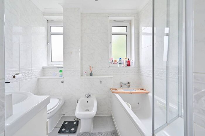 3 Bedroom Flat To Rent In Stratford Road, Watford, WD17