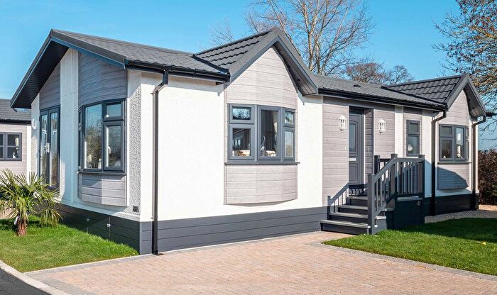 2 Bedroom Mobile/park Home For Sale In Cliff Lane, Marston, Grantham, NG32
