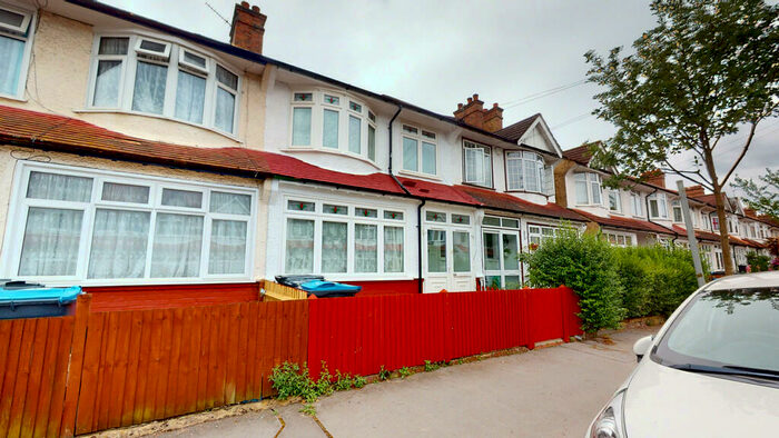 3 Bedroom Terraced House To Rent In Three Bedroom House To Rent In Thornton Heath, CR7