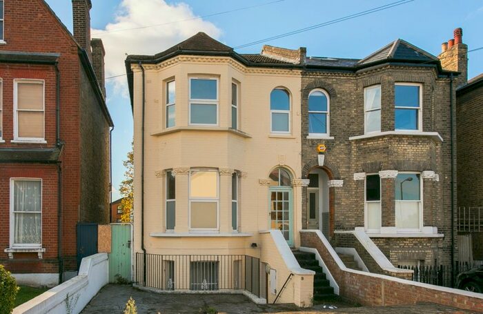 6 Bedroom Terraced House To Rent In Rossiter Road, London, SW12
