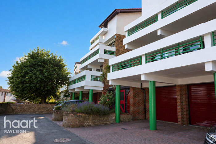 2 Bedroom Flat To Rent In The Vale, Basildon, SS16