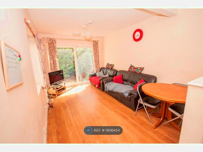 6 Bedroom Terraced House To Rent In Ordnance Road, Southampton, SO15