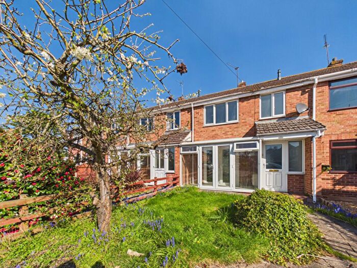 3 Bedroom Terraced House For Sale In Dove Rise, Hilton, DE65