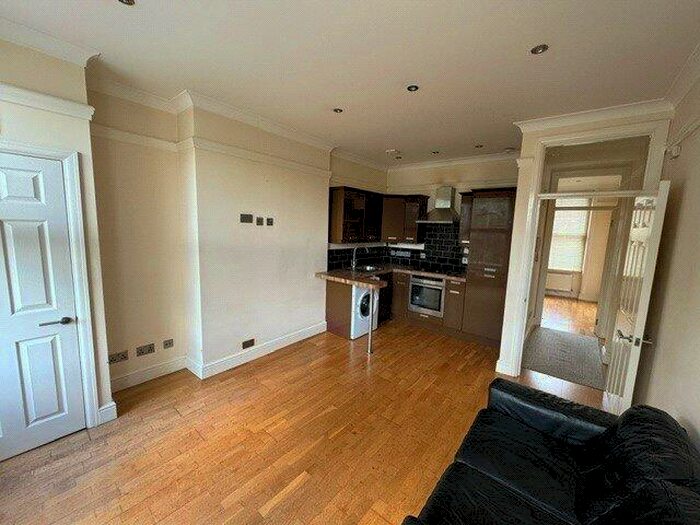 1 Bedroom Apartment To Rent In Manor Gardens, Islington, London, N7