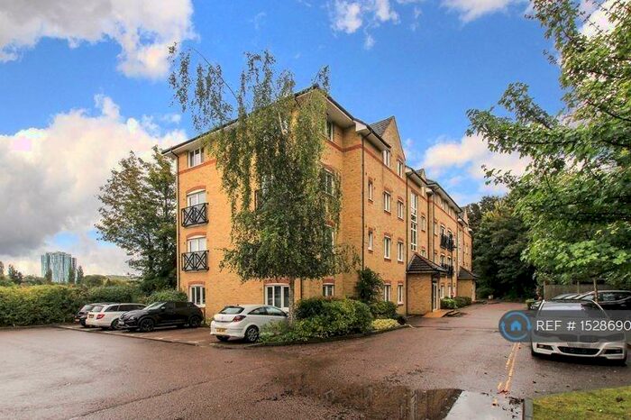 2 Bedroom Flat To Rent In Hardings Close, Hemel Hempstead, HP3