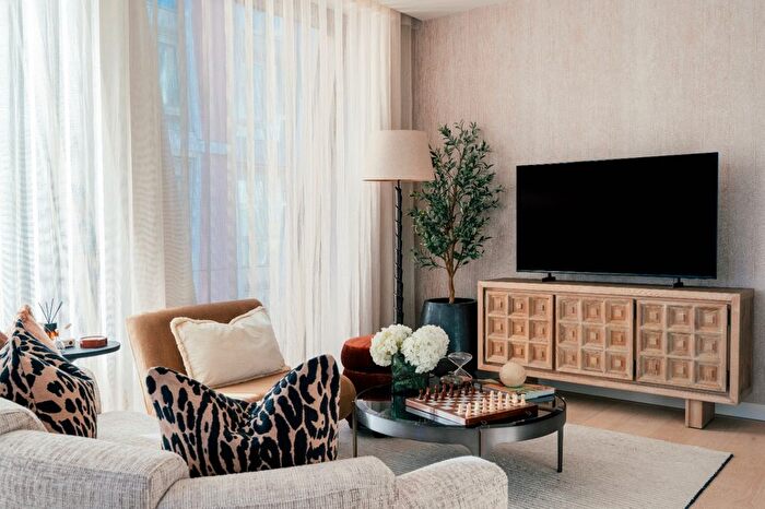 2 Bedroom Flat For Sale In The Broadway, St James's Park, London, SW1H