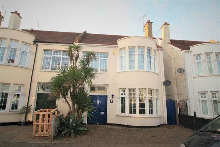 4 Bedroom Semi-Detached House To Rent In Cotswold Road, Westcliff-On-Sea, SS0