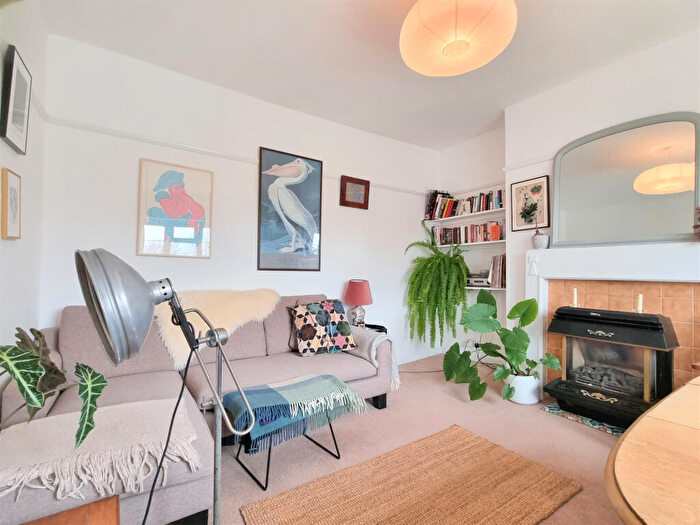 2 Bedroom Flat To Rent In East Dulwich Road, London, SE22