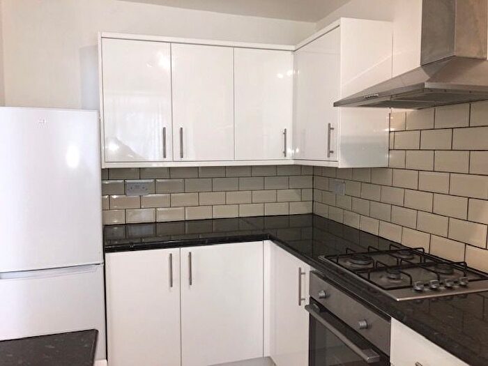 2 Bedroom Flat To Rent In Gauden Road, Clapham, SW4