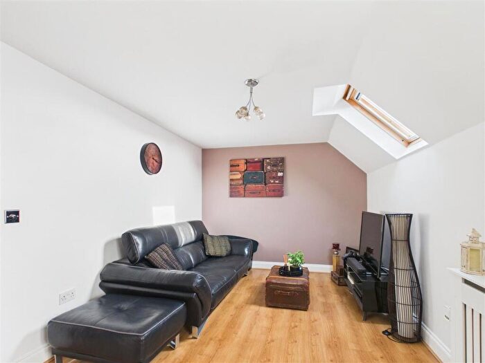 2 Bedroom Apartment For Sale In Walsworth Road, Hitchin, SG4