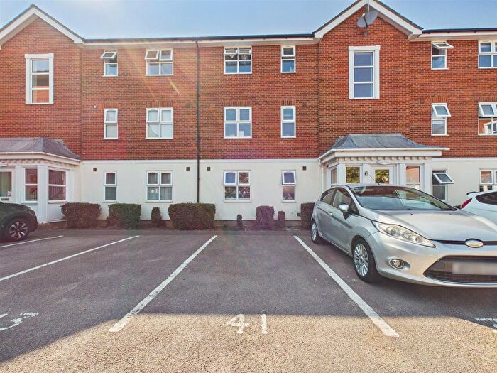 1 Bedroom Flat For Sale In Whinchat, Watermead, Aylesbury, HP19