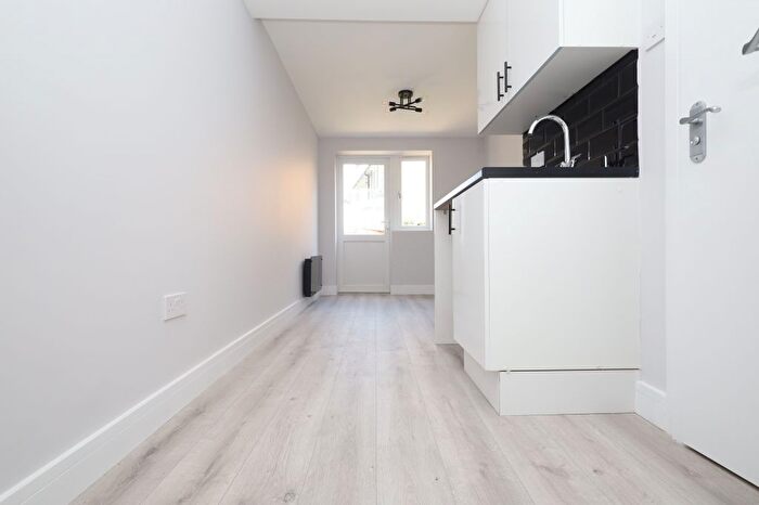 Studio To Rent In Walton Bridge Road, Shepperton, TW17
