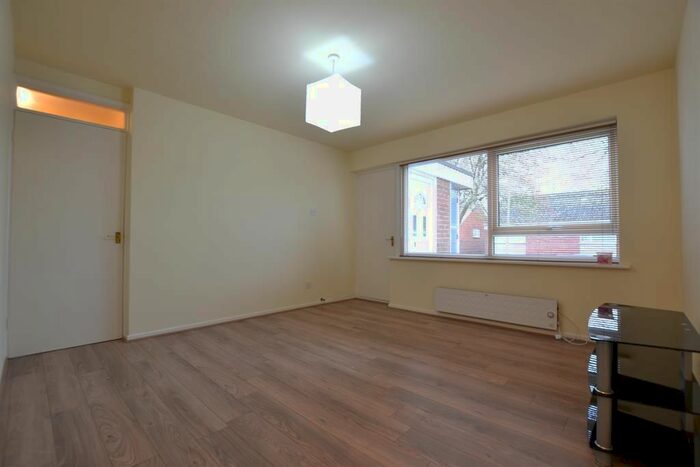 1 Bedroom Flat To Rent In Wiltshire Drive, Halesowen, B63