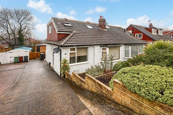 4 Bedroom Semi Detached House For Sale In Banksfield Avenue, Yeadon, LS19